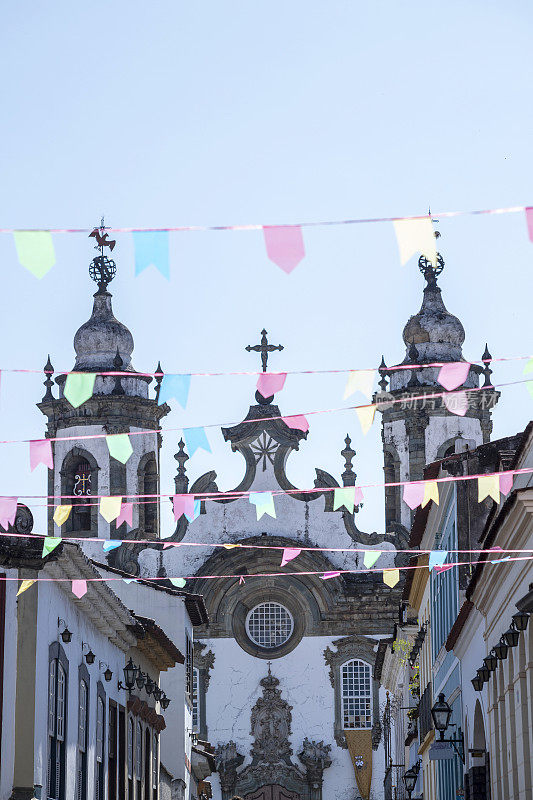 卡梅尔圣母教堂(Igreja Nossa Senhora do Carmo)的正面，位于巴西米纳斯吉拉斯州的圣若奥德尔雷